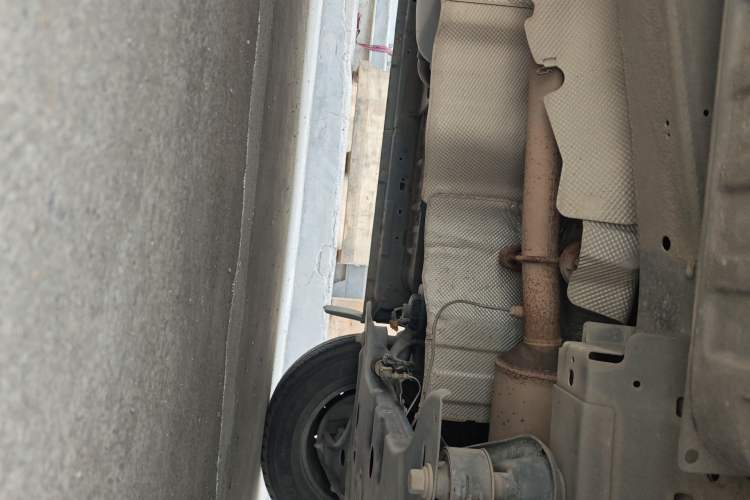 Used Ford Transit 2019 2.0T Diesel Multi-Purpose Commercial Vehicle Mid-Drive Mid-Roof 6-Seater China VI Standard Chassis Front Right