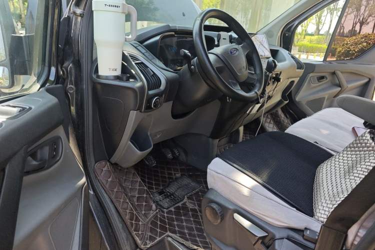 Used Ford Transit 2019 2.0T Diesel Multi-Purpose Commercial Vehicle Short Wheelbase Low Roof 6-Seater China VI Standard Driver Seat