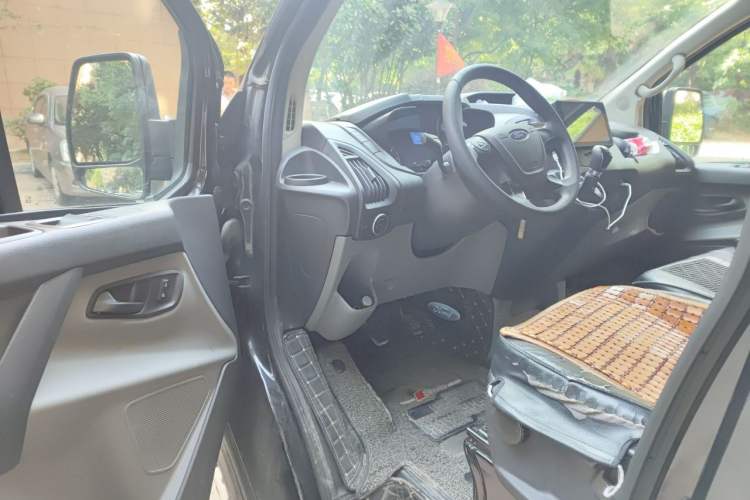 Used Ford Transit 2019 2.0T Diesel Multi-Purpose Commercial Vehicle Short Wheelbase Low Roof 6-Seater China VI Standard Driver Seat
