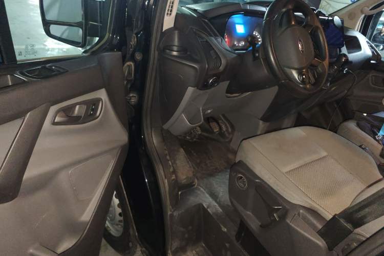 Used Ford Transit 2019 2.0T Diesel Multi-Purpose Commercial Vehicle Short Wheelbase Low Roof 6-Seater China VI Standard Driver Seat