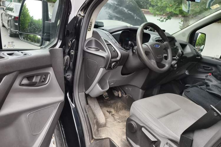 Used Ford Transit 2019 2.0T Diesel Multi-Purpose Commercial Vehicle Short Wheelbase Low Roof 6-Seater China VI Standard Driver Seat