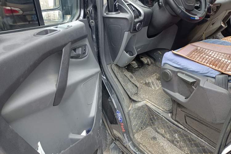 Used Ford Transit 2019 2.0T Diesel Multi-Purpose Commercial Vehicle Mid-Drive Mid-Roof 6-Seater China VI Standard Driver Seat