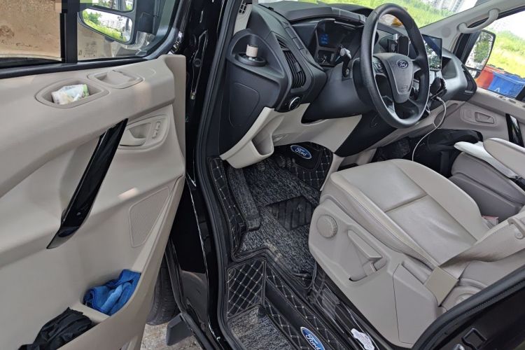 Used Ford Transit 2019 2.0T Diesel Commercial & Travel Short Wheelbase Low-Roof 7-Seater China VI Standard Driver Seat