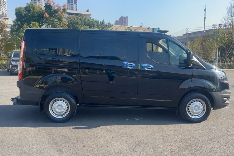 Used Ford Transit 2019 2.0T Gasoline Automatic Multi-Function Commercial Vehicle Short Wheelbase Low Roof 6-Seater China VI Standard Exterior 2