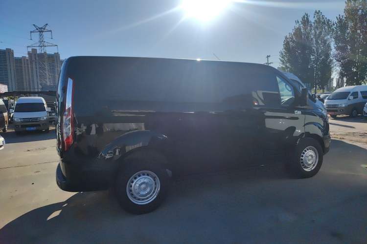 Used Ford Transit 2019 2.0T Diesel Multi-Purpose Commercial Vehicle Short Wheelbase Low Roof 6-Seater China VI Standard Exterior 2