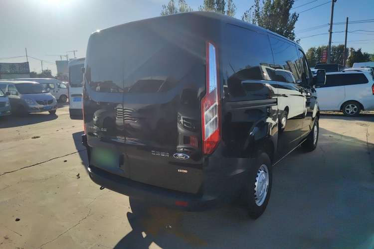 Used Ford Transit 2019 2.0T Diesel Multi-Purpose Commercial Vehicle Short Wheelbase Low Roof 6-Seater China VI Standard Exterior 3