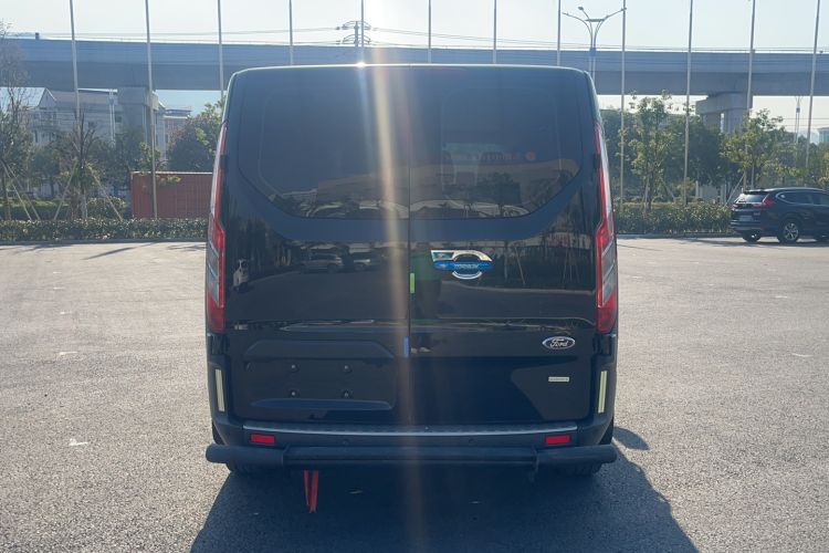 Used Ford Transit 2019 2.0T Gasoline Automatic Multi-Function Commercial Vehicle Short Wheelbase Low Roof 6-Seater China VI Standard Exterior 4