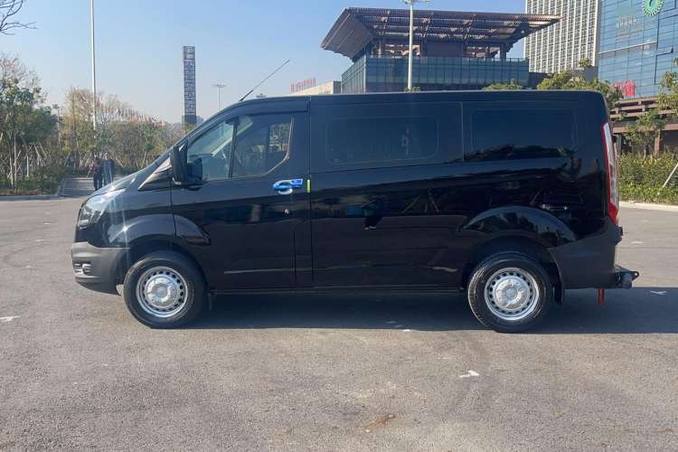 Used Ford Transit 2019 2.0T Gasoline Automatic Multi-Function Commercial Vehicle Short Wheelbase Low Roof 6-Seater China VI Standard Exterior 5