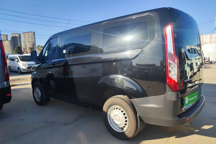 Used Ford Transit 2019 2.0T Diesel Multi-Purpose Commercial Vehicle Short Wheelbase Low Roof 6-Seater China VI Standard Exterior 5