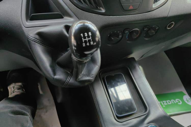 Used Ford Transit 2019 2.0T Diesel Multi-Purpose Commercial Vehicle Short Wheelbase Low Roof 6-Seater China VI Standard Gear Lever