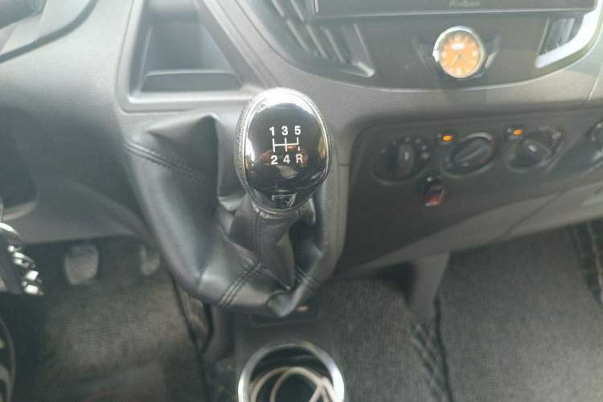 Used Ford Transit 2019 2.0T Diesel Multi-Purpose Commercial Vehicle Short Wheelbase Low Roof 6-Seater China VI Standard Gear Lever