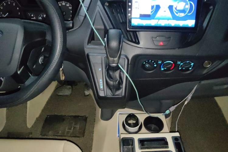 Used Ford Transit 2019 2.0T Gasoline Automatic Multi-Function Commercial Vehicle Mid-Roof 6-Seater China VI Standard Gear Lever
