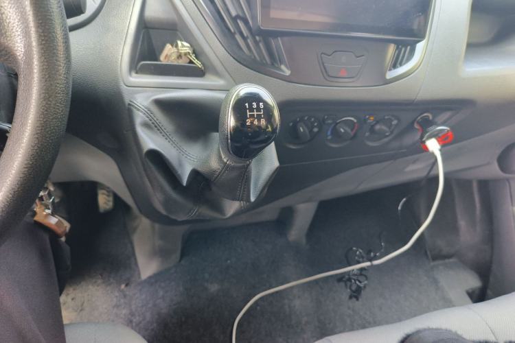 Used Ford Transit 2019 2.0T Diesel Multi-Purpose Commercial Vehicle Short Wheelbase Low Roof 6-Seater China VI Standard Gear Lever