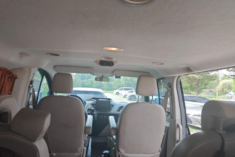 Used Ford Transit 2019 2.0T Diesel Commercial & Travel Short Wheelbase Low-Roof 7-Seater China VI Standard Headliner
