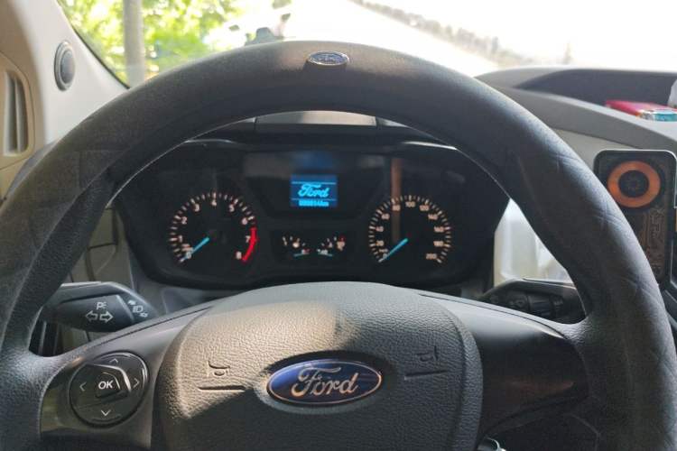 Used Ford Transit 2019 2.0T Gasoline Automatic Multi-Function Commercial Vehicle Short Wheelbase Low Roof 6-Seater China VI Standard Instrument Cluster