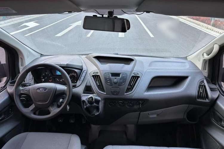 Used Ford Transit 2019 2.0T Diesel Multi-Purpose Commercial Vehicle Mid-Drive Mid-Roof 6-Seater China VI Standard Interior 1
