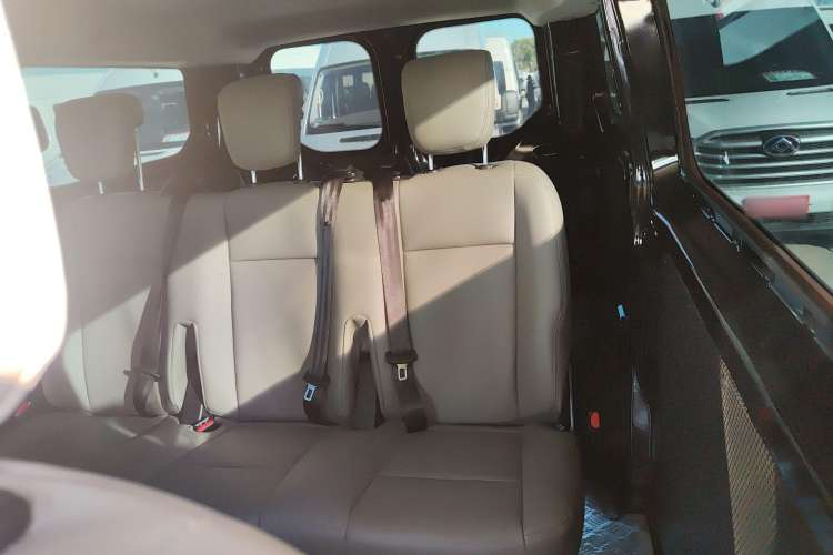 Used Ford Transit 2019 2.0T Diesel Multi-Purpose Commercial Vehicle Short Wheelbase Low Roof 6-Seater China VI Standard Interior 1