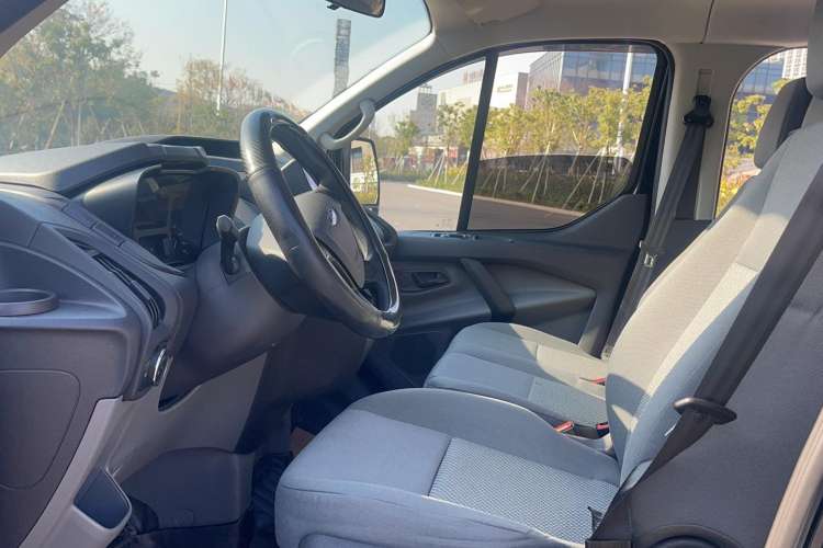 Used Ford Transit 2019 2.0T Gasoline Automatic Multi-Function Commercial Vehicle Short Wheelbase Low Roof 6-Seater China VI Standard Interior 2