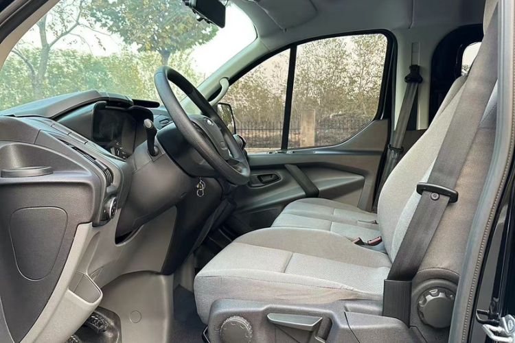 Used Ford Transit 2019 2.0T Diesel Multi-Purpose Commercial Vehicle Mid-Drive Mid-Roof 6-Seater China VI Standard Interior 2