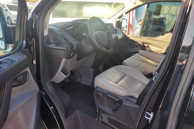 Used Ford Transit 2019 2.0T Diesel Multi-Purpose Commercial Vehicle Short Wheelbase Low Roof 6-Seater China VI Standard Interior 2