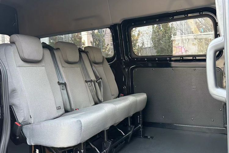 Used Ford Transit 2019 2.0T Diesel Multi-Purpose Commercial Vehicle Mid-Drive Mid-Roof 6-Seater China VI Standard Interior 3