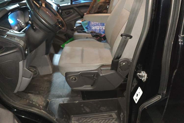 Used Ford Transit 2019 2.0T Diesel Multi-Purpose Commercial Vehicle Short Wheelbase Low Roof 6-Seater China VI Standard Left Front Seat