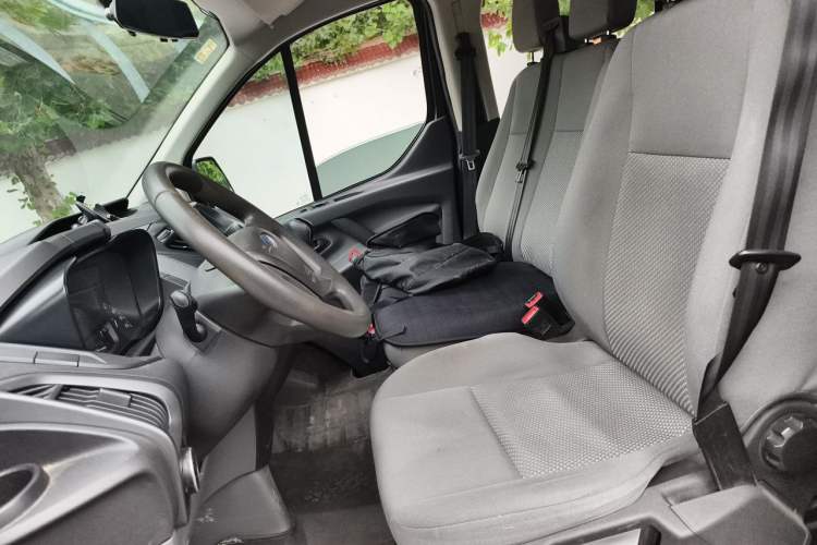 Used Ford Transit 2019 2.0T Diesel Multi-Purpose Commercial Vehicle Short Wheelbase Low Roof 6-Seater China VI Standard Left Front Seat