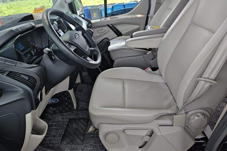 Used Ford Transit 2019 2.0T Diesel Commercial & Travel Short Wheelbase Low-Roof 7-Seater China VI Standard Left Front Seat