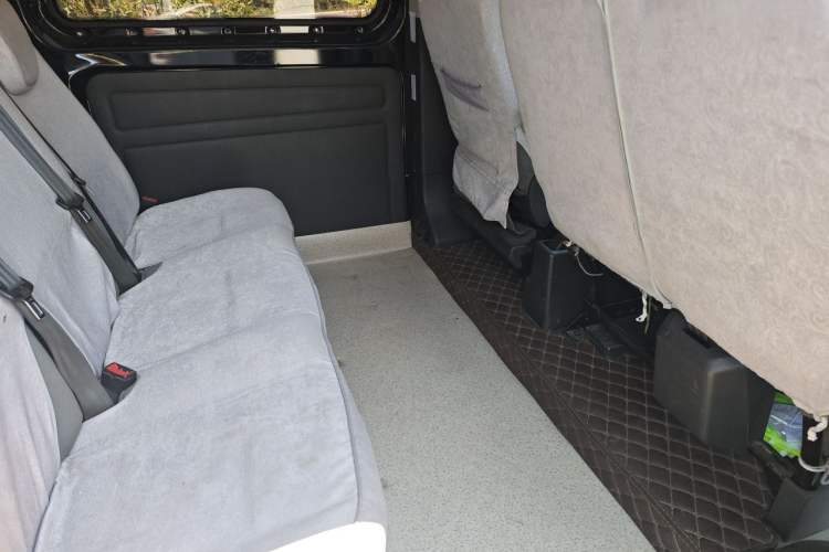 Used Ford Transit 2019 2.0T Diesel Multi-Purpose Commercial Vehicle Short Wheelbase Low Roof 6-Seater China VI Standard Left Rear Seat