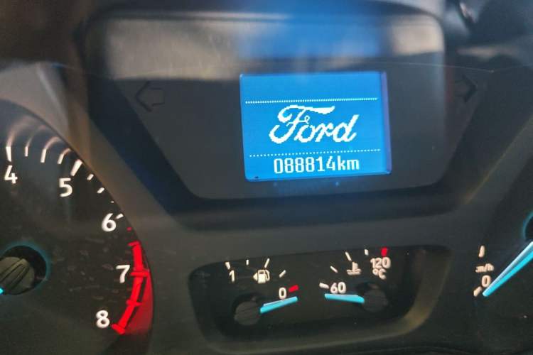 Used Ford Transit 2019 2.0T Gasoline Automatic Multi-Function Commercial Vehicle Short Wheelbase Low Roof 6-Seater China VI Standard Odometer Close Up
