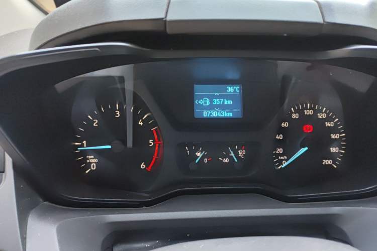 Used Ford Transit 2019 2.0T Diesel Multi-Purpose Commercial Vehicle Short Wheelbase Low Roof 6-Seater China VI Standard Odometer Close Up