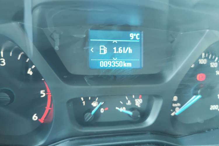 Used Ford Transit 2019 2.0T Diesel Multi-Purpose Commercial Vehicle Short Wheelbase Low Roof 6-Seater China VI Standard Odometer Close Up
