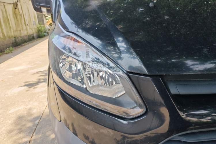 Used Ford Transit 2019 2.0T Gasoline Automatic Multi-Function Commercial Vehicle Short Wheelbase Low Roof 6-Seater China VI Standard Right Front Headlight