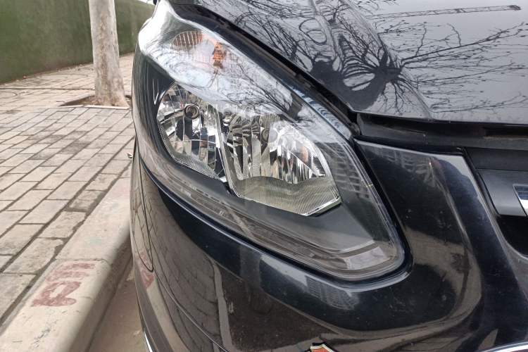 Used Ford Transit 2019 2.0T Diesel Multi-Purpose Commercial Vehicle Mid-Drive Mid-Roof 6-Seater China VI Standard Right Front Headlight