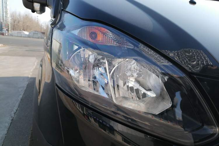 Used Ford Transit 2019 2.0T Gasoline Automatic Multi-Function Commercial Vehicle Short Wheelbase Low Roof 6-Seater China VI Standard Right Front Headlight