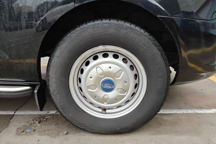 Used Ford Transit 2019 2.0T Diesel Commercial & Travel Short Wheelbase Low-Roof 9-Seater China VI Right Front Wheel Hub