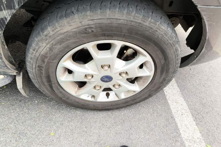 Used Ford Transit 2019 2.0T Gasoline Automatic Multi-Function Commercial Vehicle Mid-Roof 6-Seater China VI Standard Right Front Wheel Hub