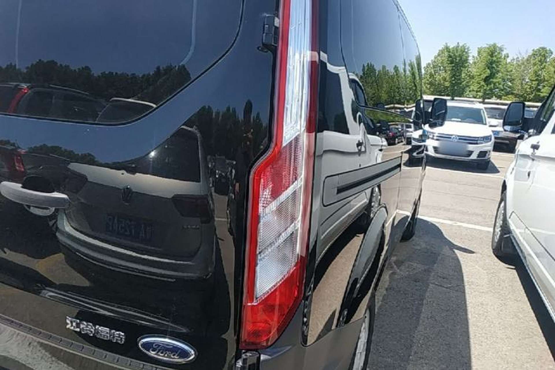 Used Ford Transit 2019 2.0T Diesel Multi-Purpose Commercial Vehicle Short Wheelbase Low Roof 6-Seater China VI Standard Right Rear Taillight