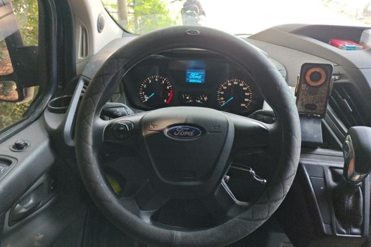 Used Ford Transit 2019 2.0T Gasoline Automatic Multi-Function Commercial Vehicle Short Wheelbase Low Roof 6-Seater China VI Standard Steering Wheel