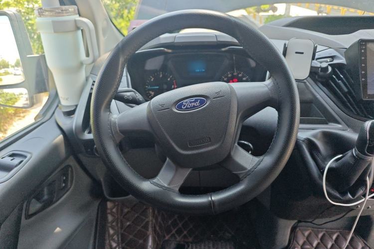 Used Ford Transit 2019 2.0T Diesel Multi-Purpose Commercial Vehicle Short Wheelbase Low Roof 6-Seater China VI Standard Steering Wheel