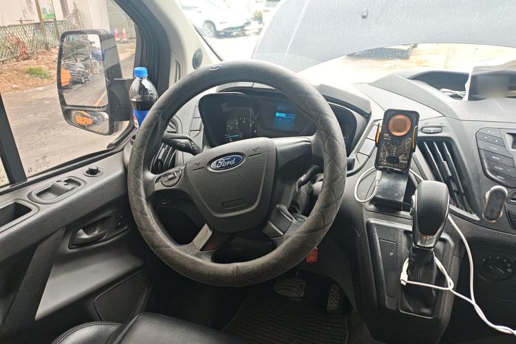 Used Ford Transit 2019 2.0T Gasoline Automatic Multi-Function Commercial Vehicle Short Wheelbase Low Roof 6-Seater China VI Standard Steering Wheel