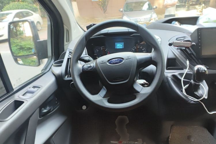 Used Ford Transit 2019 2.0T Diesel Multi-Purpose Commercial Vehicle Short Wheelbase Low Roof 6-Seater China VI Standard Steering Wheel