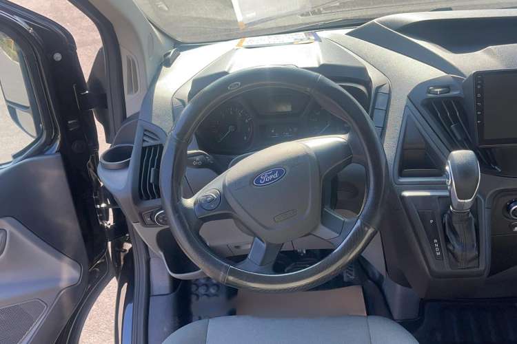 Used Ford Transit 2019 2.0T Gasoline Automatic Multi-Function Commercial Vehicle Short Wheelbase Low Roof 6-Seater China VI Standard Steering Wheel