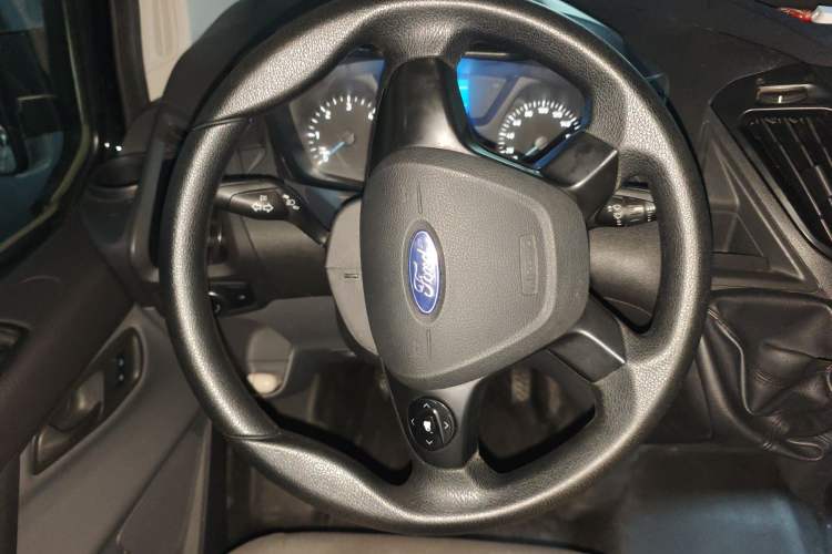 Used Ford Transit 2019 2.0T Diesel Multi-Purpose Commercial Vehicle Short Wheelbase Low Roof 6-Seater China VI Standard Steering Wheel