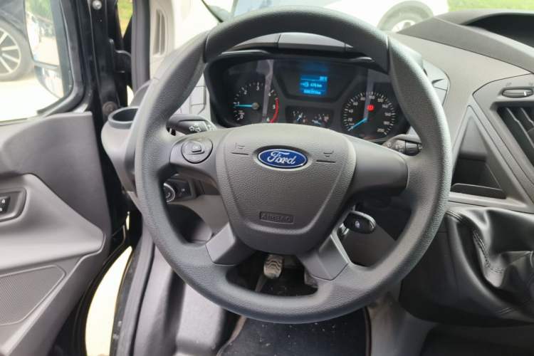 Used Ford Transit 2019 2.0T Diesel Multi-Purpose Commercial Vehicle Short Wheelbase Low Roof 6-Seater China VI Standard Steering Wheel