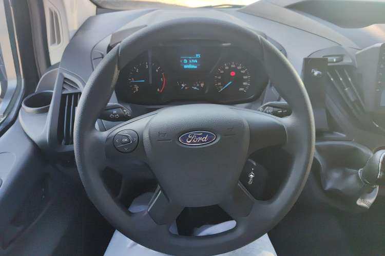 Used Ford Transit 2019 2.0T Diesel Multi-Purpose Commercial Vehicle Short Wheelbase Low Roof 6-Seater China VI Standard Steering Wheel