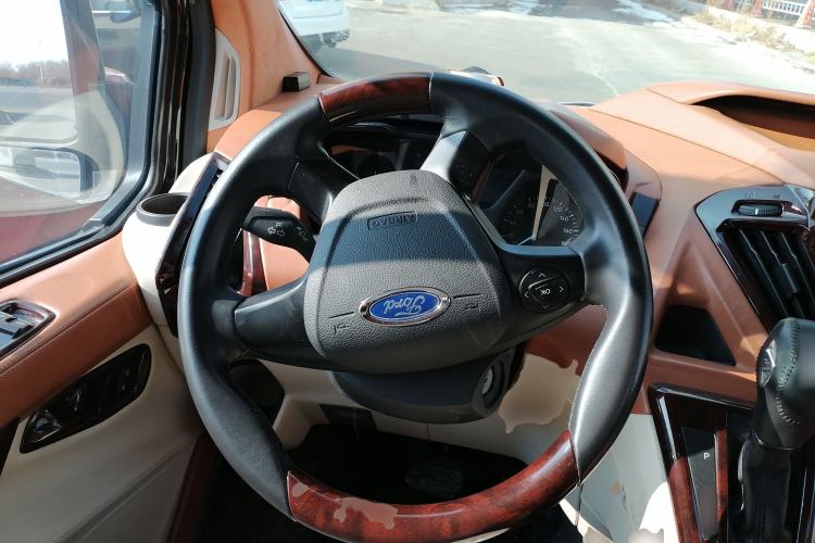 Used Ford Transit 2019 2.0T Gasoline Automatic Multi-Function Commercial Vehicle Short Wheelbase Low Roof 6-Seater China VI Standard Steering Wheel