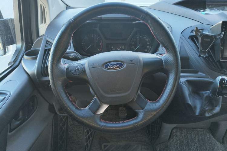 Used Ford Transit 2019 2.0T Diesel Multi-Purpose Commercial Vehicle Short Wheelbase Low Roof 6-Seater China VI Standard Steering Wheel
