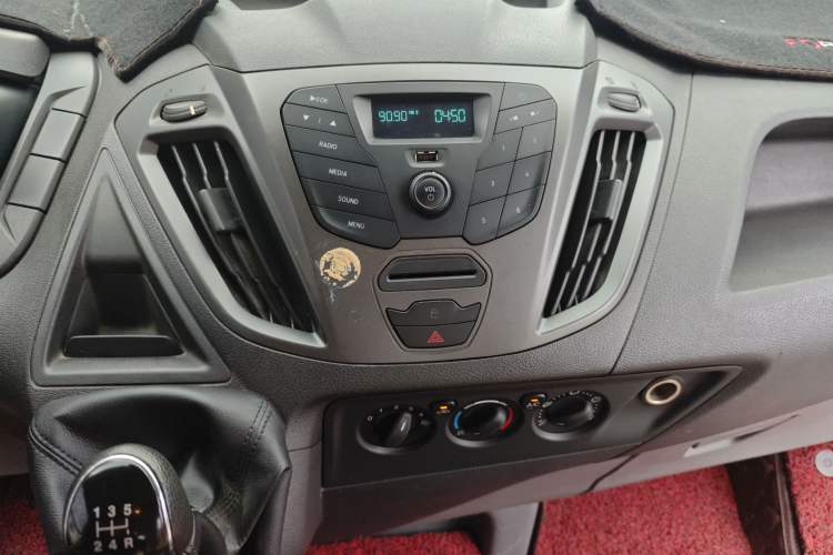 Used Ford Transit 2019 2.0T Diesel Multi-Purpose Commercial Vehicle Short Wheelbase Mid-Roof Design 6-Seater China VI Standard Audio And AC Panel