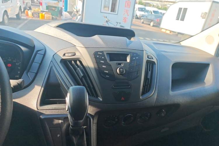 Used Ford Transit 2019 2.0T Gasoline Automatic Multi-Function Commercial Vehicle Short Wheelbase Low Roof 6-Seater China VI Standard Audio And AC Panel